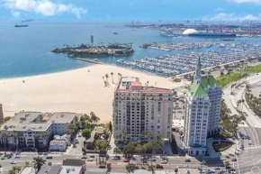 Oceanfront lux condo